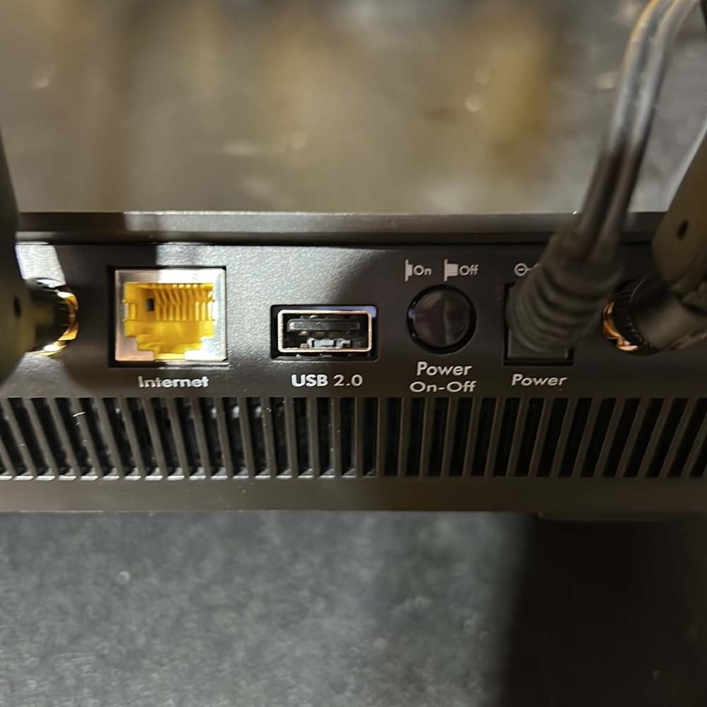 NetGear Nighthawk Wi-Fi Router - Picture 4 of 7